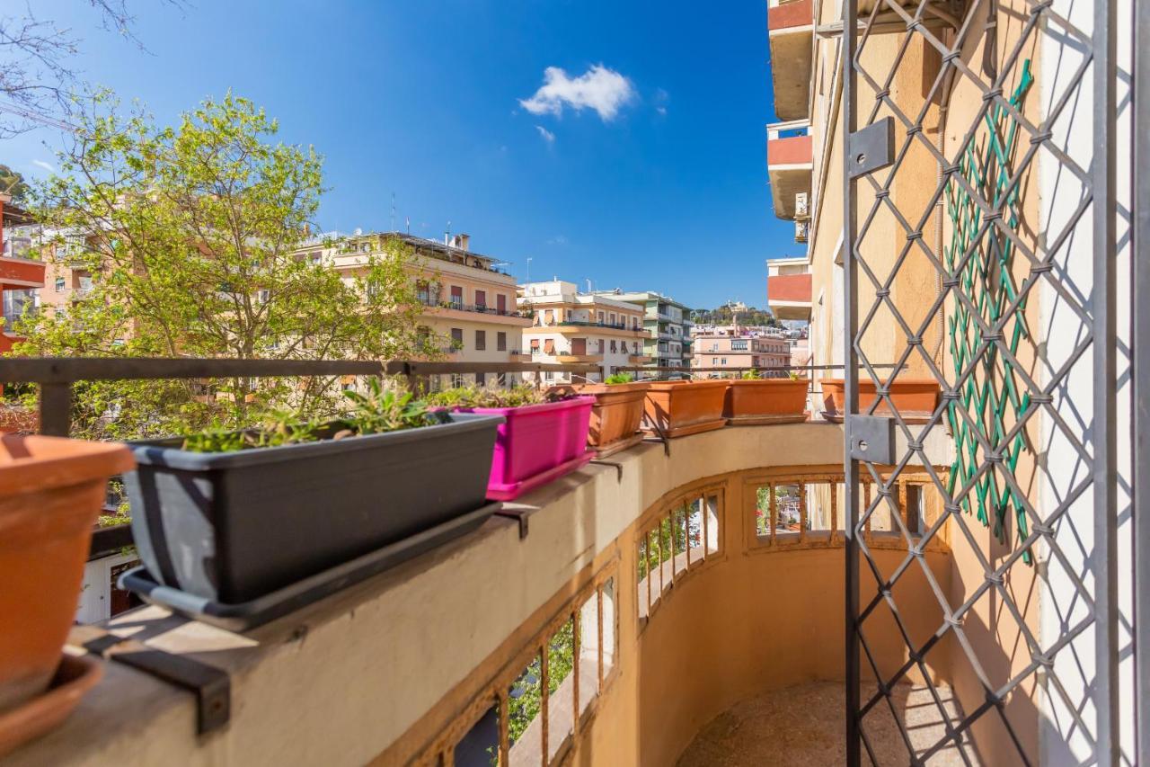 Modern 2bdr Vibrant Prati Neighborhood Appartamento Roma